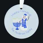 Ornamento Lembrança de Menorah Chrismukkah do boneco de neve<br><div class="desc">Personalize um lado destes boneco de neve e Menorah de Hanukkah para esse de um ornamento amável da lembrança. Um lado tem um círculo do texto onde você pode personalizar e personalizar o fraseio a seu índice dos corações: adicione o ano onde você foi casado, criar ornamento do Hanukkah de...</div>