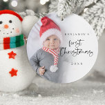 Ornamento Modern Baby First Christmas Name Year Photo<br><div class="desc">Filhinho Moderno Nome do Natal Ano Foto. Excelente para comemorar o primeiro Natal do seu bebê e um guardião para que os cristãos também venham. Um belo roteiro para o Primeiro Natal e o resto do texto é fácil de personalizar com o nome do seu bebê e o ano. Substitua...</div>