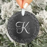 Ornamento Monograma de brilho preto personalizado<br><div class="desc">Personalize facilmente este design elegante de ornamento,  que apresenta uma bonito cintilação cintilante preta em um fundo metálico escovado preto.</div>