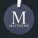 Ornamento Monograma e Nome Personalizados Azul-marinho<br><div class="desc">Monograma personalizado e Dif de nome apresentam monograma personalizado e nome no estilo de fonte de serif clássica em fundo azul marinho. Perfeito para feriado, reagrupamento familiar e quaisquer ocasiões especiais.</div>