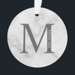 Ornamento Monograma e Nome Personalizados do Marble Branco<br><div class="desc">O Design de Monograma e Nome Personalizado apresenta um monograma e um nome personalizados no estilo de fonte de serif clássico. Perfeito para casamento, feriado, reunião familiar e para quaisquer ocasiões especiais. Observe que os detalhes do mármore são simulados no trabalho de arte. Não será utilizado nenhum mármore real no...</div>