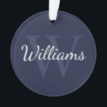 Ornamento Monograma personalizado e Marinho de nome azul<br><div class="desc">Monograma personalizado e Dif de nome apresentam nome personalizado no estilo de fonte e monograma do script branco no estilo de fonte azul-marinho claro como fundo,  no fundo azul-marinho. Perfeito para feriado,  reagrupamento familiar e quaisquer ocasiões especiais.</div>