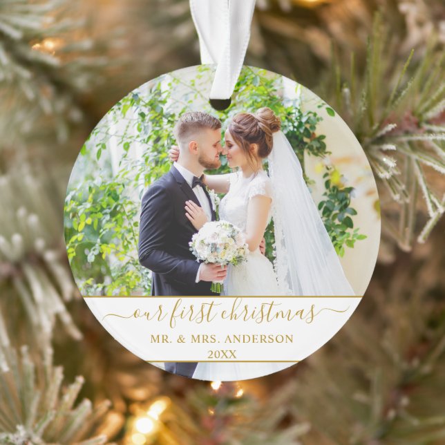 Ornamento Na moda Script Nosso Primeiro Natal Dourado (Árvore)