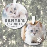 Ornamento Natal de Cat Fotografia Favorita para papais noeis<br><div class="desc">Ornamento de Foto Cat "Favoritos de Papais noeis" personalizado. Adicione um toque lúgubre ao seu decoro de férias com este adorno de gato engraçado e bonito, perfeito para celebrar um gatinho malicioso ou um gatinho malvado. Na frente lê-se "Favorito dos Papais noeis" junto com o nome do seu gato, capturando...</div>