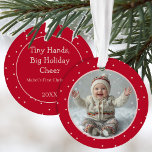Ornamento Nova Bolinhas de Foto de Natal do Bebê<br><div class="desc">Novos pais podem comemorar o primeiro Natal do seu milagre bebê com este adorável ornamento fotográfico com uma bolinhas branca cor-de-rosa em vermelho,  com uma fotografia de um lado e o seu texto no verso.</div>