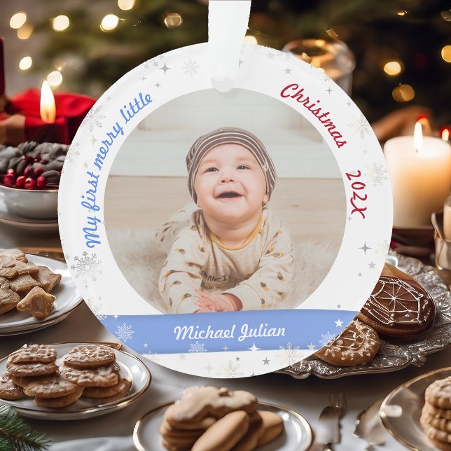 Ornamento Novo Bebê 2 Fotos Minha Primeira Feliz Pequeno Nat (Modern Elegant Cute My First Merry Little Christmas Baby Personalized Name 2 Photos Snowflakes Stars)