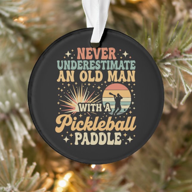 Ornamento Nunca Subestime Um Velho Com Um Pickleball (Árvore)
