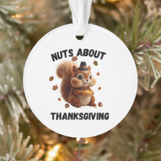 Ornamento Nuts About Pie – Cute Yarn Squirrel Thanksgiving 