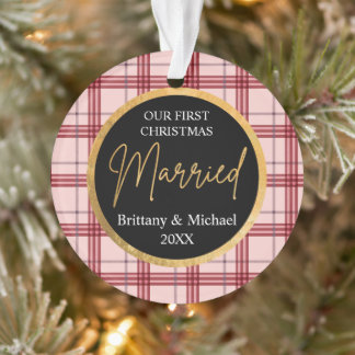 Ornamento Our First Christmas Married plaid Ornament