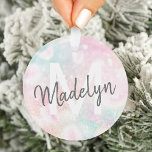 Ornamento Padrão Girly De Pastel Com Glama Rosa<br><div class="desc">Personalize facilmente este padrão bonito de brilho do boque rosa com seu nome personalizado e/ou monograma.</div>