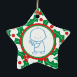 Ornamento Personalizado de 1rua de Natal do Santo<br><div class="desc">Ornament personalizável de 1rua de Natal do Santo Berry Baby apresentando um adorável bebê numa fronteira verde,  vermelha e sagrada com amora,  na frente,  enquanto no verso há o nome do bebê.</div>