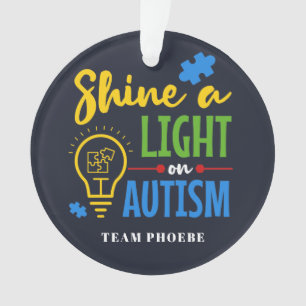 Ornamento Personalizado Mostra Uma Luz no Autismo Equipe Cor