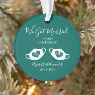 Ornamento Pine Green Elegant Casado durante a Foto Pandêmic