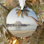 Ornamento Praias Tropicais | Beach Huts, Bora Bora<br><div class="desc">Esta incrível foto do Getty Images mostra cabanas de praia em Bora Bora.</div>