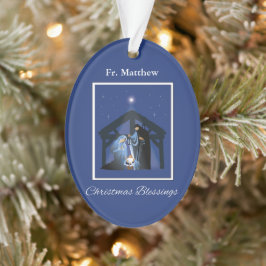 Ornamento Priest Christmas Blessings, Nativity Scene on Blue