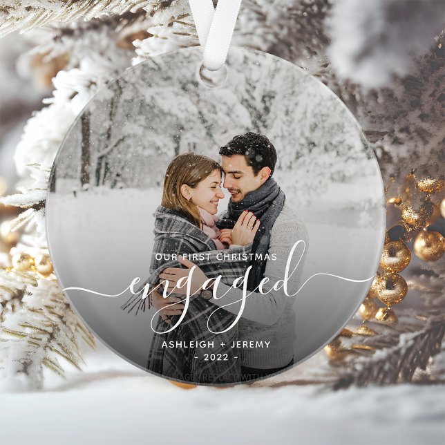 Ornamento Primeiro Natal de Noivado Foto Script Branco (Criador carregado)