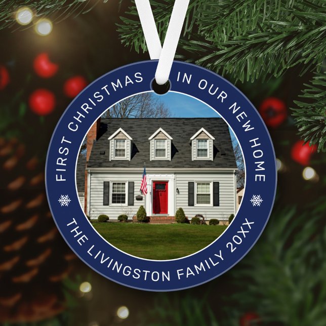 Ornamento Primeiro Natal em nossa nova foto personalizada do (Criador carregado)