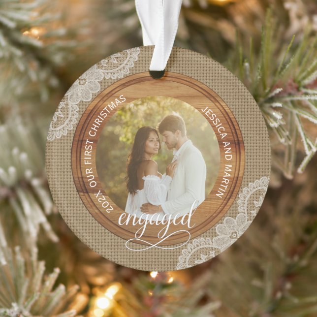 Ornamento Primeiro Natal noivo com juta rústica e renda (Árvore)