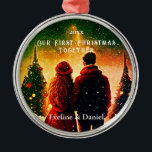 Ornamento romântico de casais do Primeiro Natal em<br><div class="desc">Uma maneira original de lembrar seu primeiro Natal como casal. Nosso ornamento moderno contém Natal, design romântico que você pode personalizar. Faz um presente de excelente e uma memória duradoura. Clique no botão editar para personalizar este design com suas fotos e detalhes.</div>