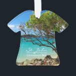 Ornamento Rua. John Cinnamon Bay Beach Shirt Ornament<br><div class="desc">Linda Rua, Ilha John, ornamento de camisa tropical de Cinnamon Bay Beach! Este adorável ornamento tropical de dois lados apresenta uma vista espantosa de Ruas. A popular praia Cinnamon Bay de John USVI! Este ornamento vem em diferentes formas também! É uma maravilhosa adição à sua coleção de ornamentos, e um...</div>