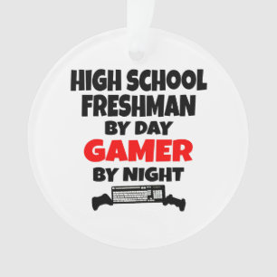 Ornamento Segundo grau Freshman por Day Gamer by Night