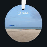 Ornamento Solidão de Aruba<br><div class="desc">Sandy Beach com um guarda-chuva e cadeira em uma praia em Aruba.</div>