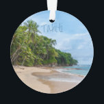 Ornamento Tahiti Sand Beach Blue Sky Palm Trees<br><div class="desc">Tahiti Sand Beach Blue Sky Palm TreesLinda praia arenosa com céus azuis e palmeiras verdes.  Este é um ponto de férias que qualquer um adoraria.  Se você está pronto para estar em algum lugar na praia,  ensaboe esta foto e sonhe em estar lá.  Presente perfeito de lembrança.</div>