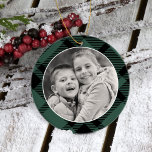 Ornamento Tartan Xadrez Feliz Natal Avós Foto<br><div class="desc">O design de decoração de fotos festivas apresenta sua foto favorita dos netos enquadrados por um clássico, mas moderno caçador / verde-pinho e xadrez de tartan escocês preto. O verso do ornamento inclui o elegante texto personalizado "Feliz Natal" juntamente com o texto que pode ser personalizado para dar aos Avós...</div>