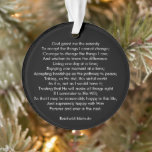 Ornamento Texto de citação de uma canção de oração personali<br><div class="desc">Frase personalizada de citação de orações ou texto de duas versões elegantes do Ornament minimalista. Excelente de Natal. Texto branco totalmente personalizável de ambos os lados (dois textos diferentes) sobre fundo plano sólido preto. Você pode escrever sua própria mensagem, carta de amor, inspiração, citação motivacional, poema, etc ou você pode...</div>