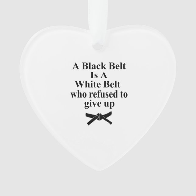 Ornamento uma cinta preta é um karatê branco tae kwon do (Frente)