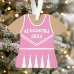 Ornamento Uniforme de Cheerleader Rosa Personalizado<br><div class="desc">Celebre seu espírito de cheerleader com este ornamento uniforme de cheerleader branco e rosa personalizado. Perfeito para comemorar uma estação especial,  equipe ou realização individual. Personalize-o com um nome e ano para criar uma manutenção exclusiva.</div>