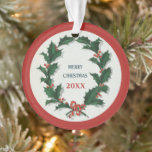 Ornamento Vintage Holly Wreath Felry Christmas Acrylic<br><div class="desc">Vintage Merry Christmas Holly Wreath Illustration (1905 Frank Buttolph) Ornament acrílico. Atualizar com o ano atual ou excluir o campo. Um maravilhoso presente de Natal para a família e os amigos.</div>