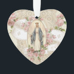 Ornamento Virgem Maria Vintage Rosas Religiosos<br><div class="desc">Esta é uma cerâmica religiosa católica tradicional de dupla face da Virgem Abençoada Maria, Nossa Senhora de Graça, com design de renda e rosas rosa. No verso há um belo crucifixo dourado com rendas, rosas e modelo para um nome ou outro texto. Uma fita torna fácil exibir essa fantástica manutenção....</div>