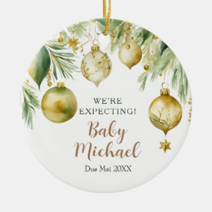 Ornamentos Dourados da Árvore de Natal que esperam
