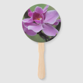 Orquídeas roxas em um leque manual
