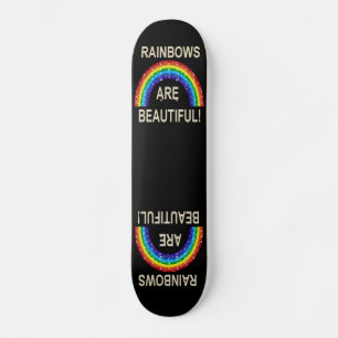 Os arco-íris do Conselho do skate são uma bela bri