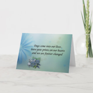 Os cães deixam as pegadas no seu cartão de simpati