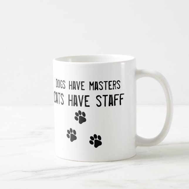 Os cães têm gatos do mestrado ter a caneca do (Direita)