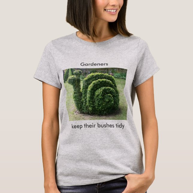 Os jardineiro mantêm sua camiseta arrumada do (Frente)