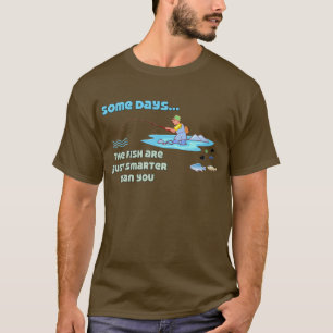 Os peixes engraçados do humor da pesca da camisa