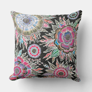 Ostara: Pulso Noturno- Almofada Floral