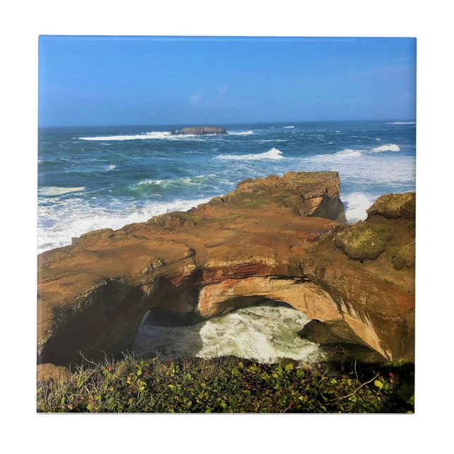 Otter Rock no Parque Estadual do Punchbowl do Diab (Frente)