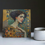 Ouro Fase Gustav Klimt Mosaic Edwardian Mulher C<br><div class="desc">Este belo azulejo cerâmico apresenta um trabalho de arte inspirado na "fase de ouro" de Gustav Klimt, representando uma mulher da era Edwardian. Nesse período, Klimt ficou fascinado pelos mosaicos bizantinos e desenvolveu sua técnica de mosaico com folha de ouro e cores vibrantes. Este trabalho de arte homenageia a abordagem...</div>