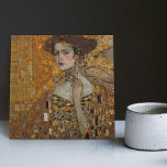 Ouro Fase Gustav Klimt Mosaic Edwardian Mulher C<br><div class="desc">Este belo azulejo cerâmico apresenta um trabalho de arte inspirado na "fase de ouro" de Gustav Klimt, representando uma mulher da era Edwardian. Nesse período, Klimt ficou fascinado pelos mosaicos bizantinos e desenvolveu sua técnica de mosaico com folha de ouro e cores vibrantes. Este trabalho de arte homenageia a abordagem...</div>
