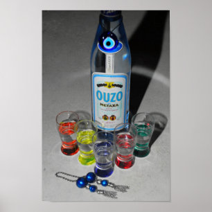 Ouzo com poster dos amigos