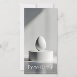 Ovo de Páscoa minimalista em pedestal moderno