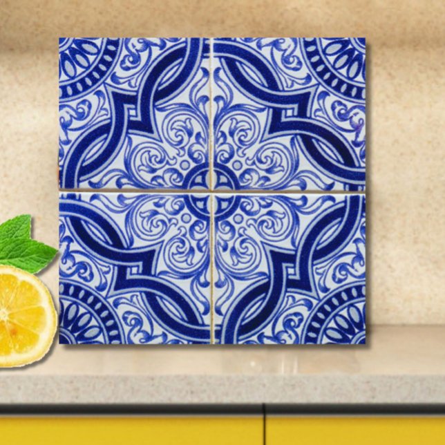 Padrão Azulejo mediterrânico azul e branco (A vintage azulejo blue + white tile pattern to add brightness, personality + elegance to your space.)