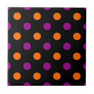 Padrão de bolinhas laranja e roxo em fundo preto