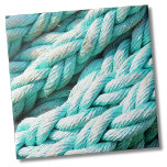 Padrão de Corda Azul Costeira Náutica<br><div class="desc">Belo impressão de chá, feito de corda de barco angustiada (ou presa)! Perfeito para o amante da praia, tema náutico, ou um padrão de verão. Quer queiras usar esta azulejo como uma pequena porta copos ou trivet para uma bebida ou prato... ou quer ficar grande com uma praça de cozinha...</div>