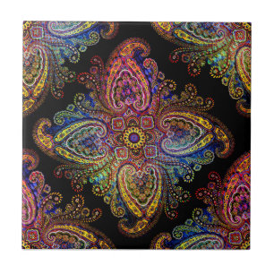Padrão de Cores Variadas em Preto